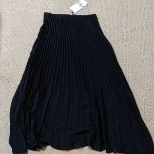 New Zara pleated black skirt